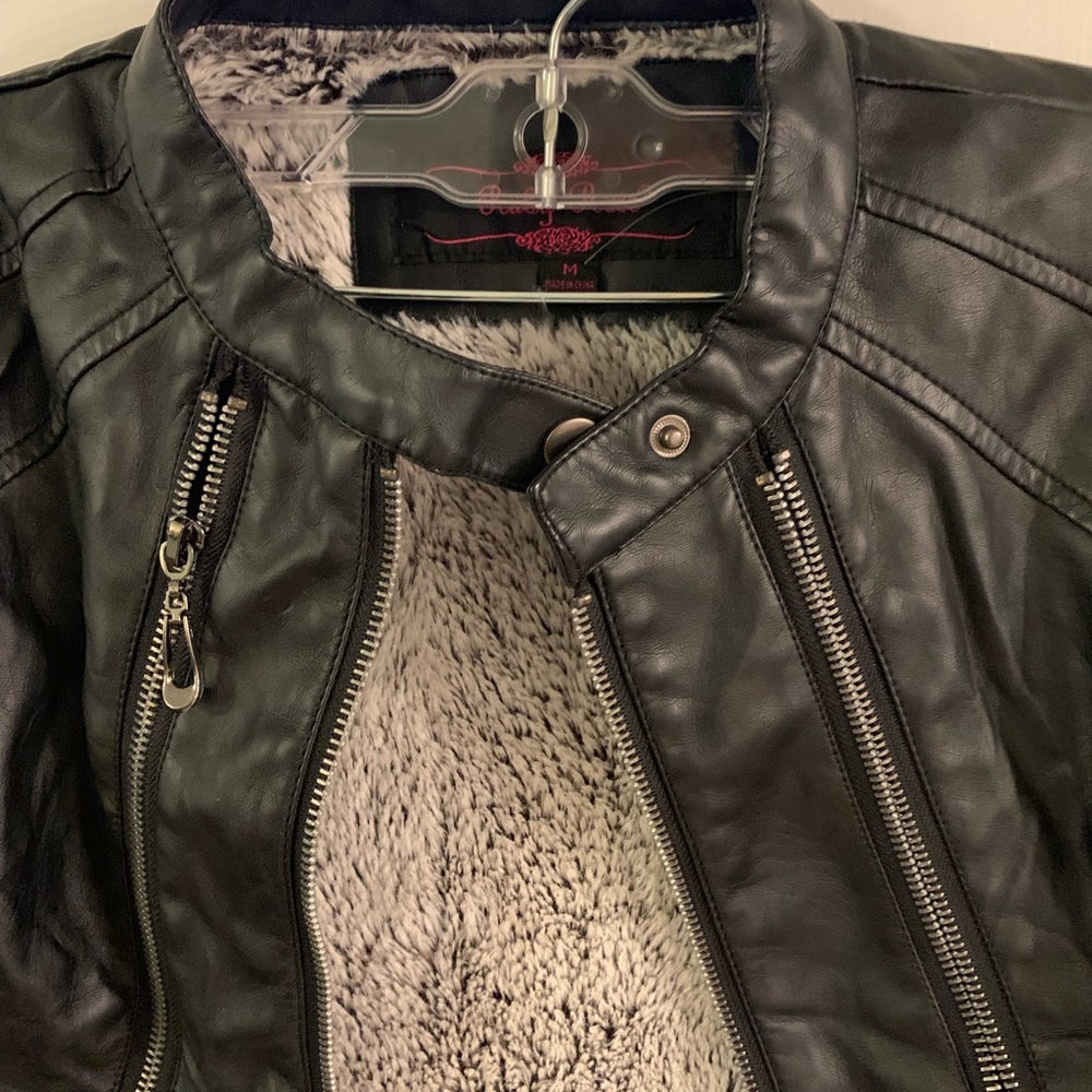 Vest - Picture 2 of 2